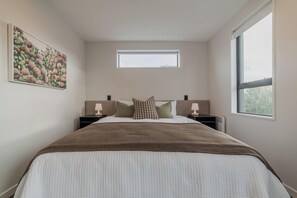 2 Schlafzimmer, Bügeleisen/Bügelbrett, Bettwäsche