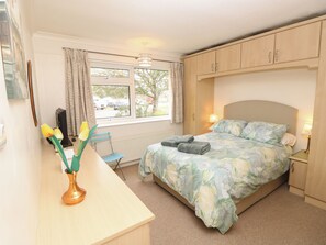 2 makuuhuonetta, yksilöllisesti sisustettu, yksilöllisesti kalustettu