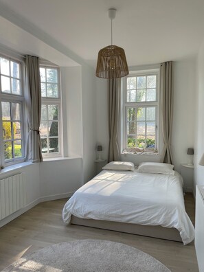 2 chambres, fer et planche à repasser, Wi-Fi, draps fournis