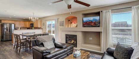 Televisión y chimenea