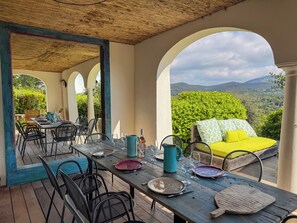 Outdoor dining - Air-conditioned apartment with sea view - Les Restanques SWIMMING POOLS TENNIS (Grimaud)