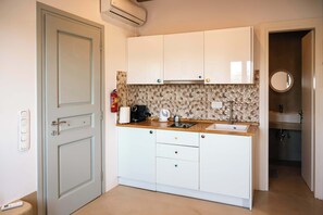 Wasserkocher mit Kaffee-/Teezubehör, Kochgeschirr/Geschirr/Besteck