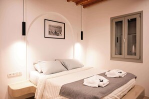 1 bedroom, iron/ironing board, travel crib, WiFi