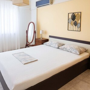 1 habitación, tabla de planchar con plancha, wifi y ropa de cama