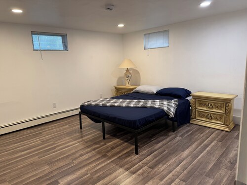 Spacious 2-bedroom apartment with WiFi, AC in wonderful Hauppauge/ Smithtown