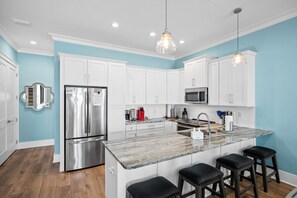 冰箱、微波炉、烤箱、炉灶