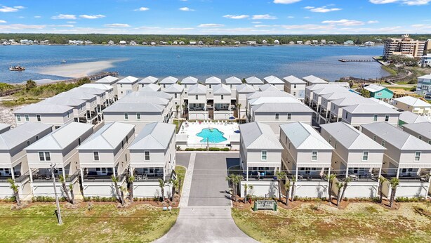 A coastal hotel with multiple-story buildings, a central swimming pool, and a view of the sea. - Beach Facing, 4Bd, Sleeps 10, Bikes, BBQ, Pool (Gulf Shores)