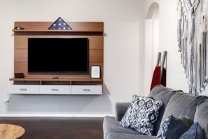 Appartement Duplex, 3 chambres | Coin séjour | TV connectée