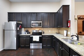 Appartement Duplex, 3 chambres | Cuisine privée | Réfrigérateur, four, cafetière/bouilloire