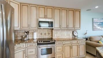 Townhome, 3 Bedrooms | Private kitchen | Fridge, coffee/tea maker, toaster