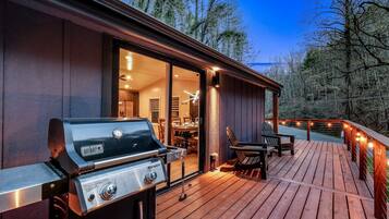 Cabin, 3 Bedrooms | Outdoor dining