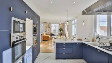 Réfrigérateur, micro-ondes, four, lave-vaisselle