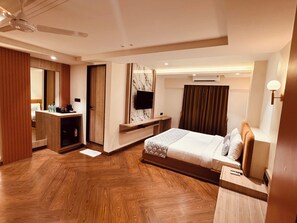 Luxury-Suite, 1 Schlafzimmer, Stadtblick | Bettwäsche aus ägyptischer Baumwolle, hochwertige Bettwaren
