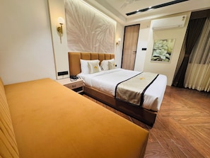 Deluxe Double Room, 1 King Bed, City View | Egyptian cotton sheets, premium bedding, down comforters, in-room safe