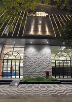 Fachada de la propiedad por la tarde o noche