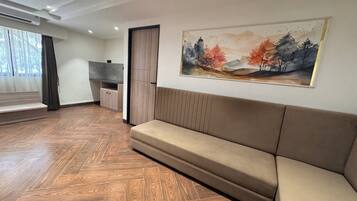 Executive Suite | Living area