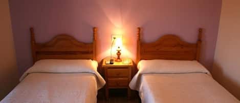 1 bedroom, bed sheets