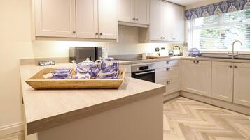 Dishwasher, cookware/dishes/utensils