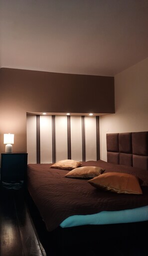 Luxury Senate Apartment | 1 bedroom, iron/ironing board, free WiFi