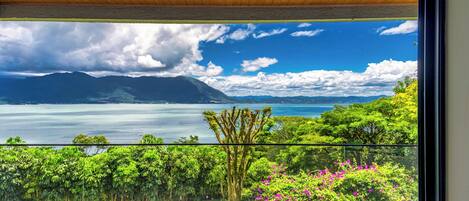 Deluxe Suite, Ocean View | Balcony