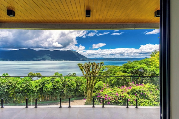 Deluxe Suite, Ocean View | Balcony