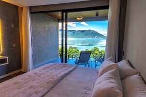 Deluxe suite, uitzicht op zee | Uitzicht op de bergen