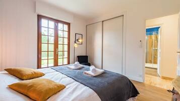 5 bedrooms, iron/ironing board, travel crib, WiFi