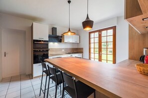 Réfrigérateur, micro-ondes, four, lave-vaisselle