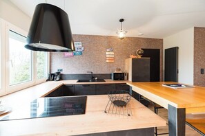 Fridge, microwave, oven, coffee/tea maker - House with terrace, close to beach and port of Bin (Binic-Étables-sur-Mer)