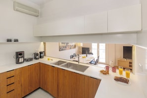 Comfort Apart Daire, 2 Yatak Odası, Tepe Manzaralı | Özel mutfak | Mikrodalga fırın, set üstü ocak, elektrikli su ısıtıcısı 