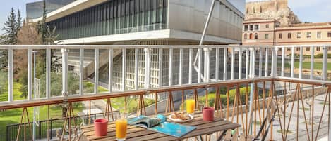 Departamento Confort, 2 habitaciones, vista a la colina | Terraza o patio