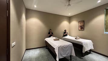 Ruang perawatan pasangan, sauna, ruang uap, dan pijat