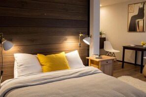 1 室のベッドルーム、デスク、アイロン / アイロン台、WiFi (無料)