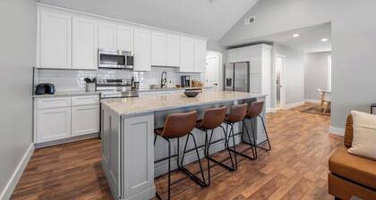 New Listing! Cozy 3 bedroom - Downtown Lexington