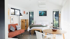 4 slaapkamers, een strijkplank/strijkijzer, gratis wifi, beddengoed