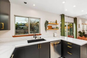 Fridge, microwave, stovetop, dishwasher