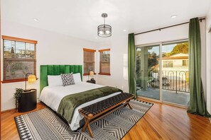 4 slaapkamers, een strijkplank/strijkijzer, reisbedje, wifi