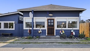Unclassified image, 5 of 29, button - Game Room, Dogs Ok, Walk to Beach (Breakaway) (Ocean Park)