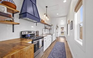 Fridge, microwave, oven, stovetop - NEW! Game Room, Dogs Ok, Walk to Beach (Breakaway) (Ocean Park)