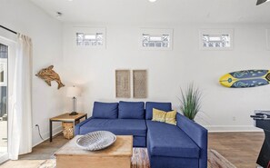 Smart TV, fireplace, table football - NEW! Game Room, Dogs Ok, Walk to Beach (Breakaway) (Ocean Park)