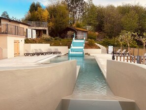 Seasonal outdoor pool, open 8:00 AM to 8:00 PM, pool umbrellas - STOERbuiten lodge (Saint-Andre-d'Allas)