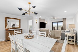 Living area - Seascape 320 - 3 BR Oceanfront View! Waterfront! (Isle of Palms)