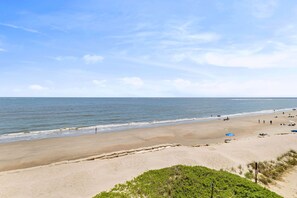 Accommodatie ligt op het strand, strandlakens