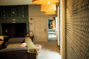 Interior - L'Avenante Bazilloise - 17th-century residence - Large-capacity accommodation (Saint-Bazile-de-Meyssac)