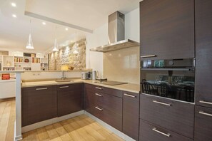 Fridge, microwave, oven, stovetop