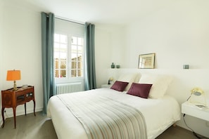 1 chambre, fer et planche à repasser, lit parapluie, Wi-Fi