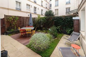 Outdoor dining - Superb Terrace Apart Champs Elysees  Eiffel Tower (Paris)
