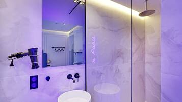 Shower, hair dryer, towels