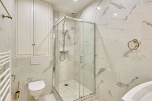 Shower, hair dryer, shampoo