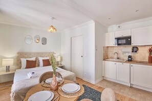 1 bedroom, iron/ironing board, travel cot, WiFi